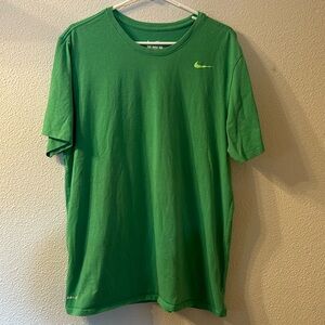 Nike athletic cut green basic tee size XL